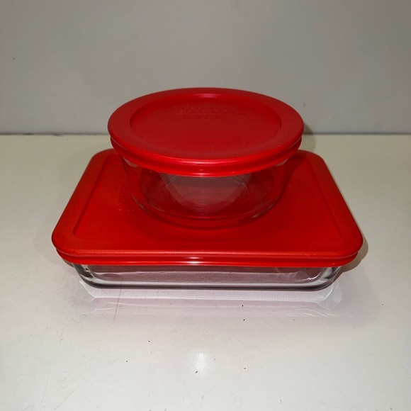 Pyrex 3 cup rectangular food storage and 2 cup circular food storage - Picture 2 of 6